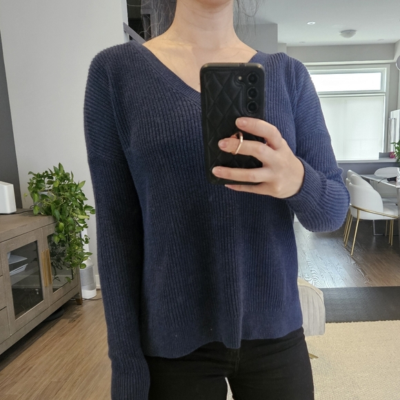 A&F waffle knit vneck sweater - Picture 6 of 6